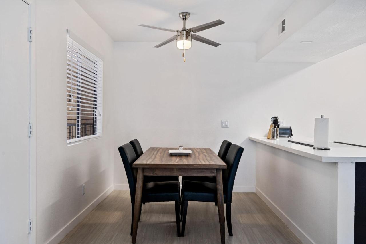 Newly Renovated 2Br Apartment W Pool By Stay Gia Phoenix Exterior photo
